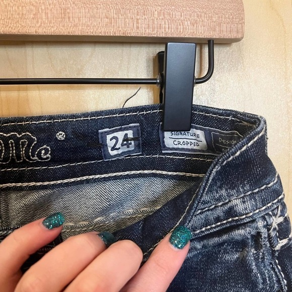 Miss Me Signature Cropped Jeans - Picture 3 of 5